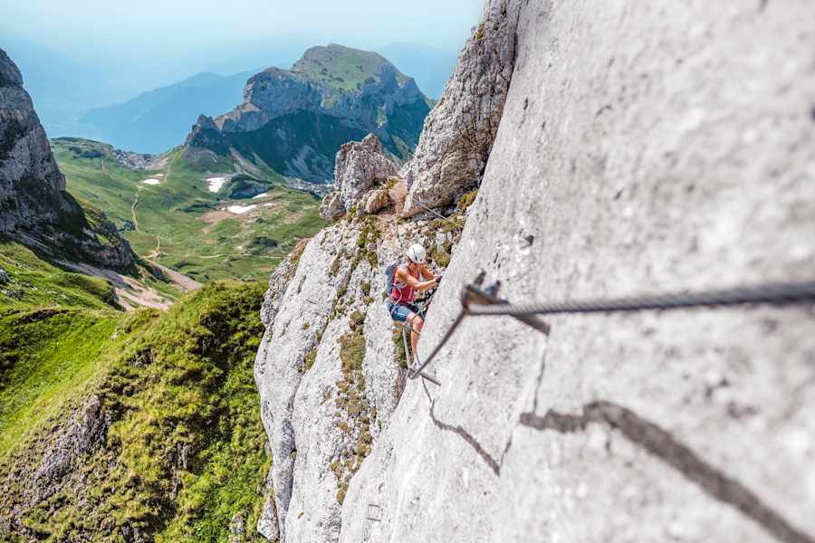 Unterwegs am Drahtseil des 5-Gipfel-Klettersteigs